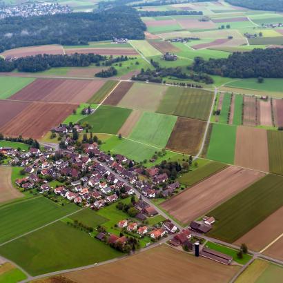 Landschaft trifft Dorf: Neues Infoblatt mit Praxisbeispielen für Gemeinden